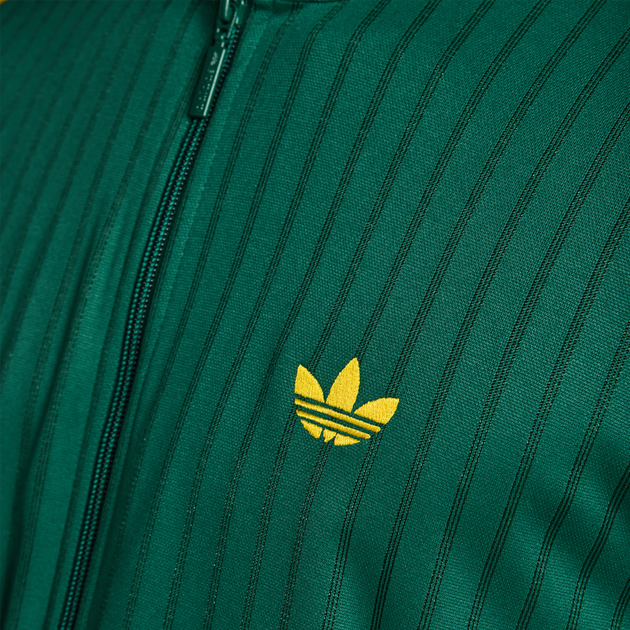 adidas Firebird Loose Pinstripes Afbeelding 7 van 7. Tik om de fotogalerij te openen..