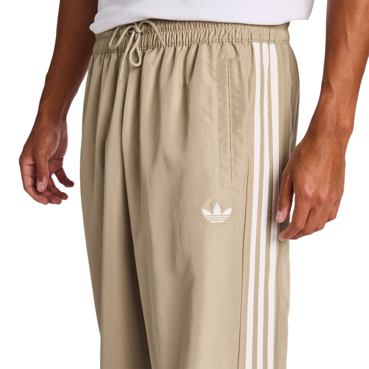 adidas Windbreak Bild 5 von 7. Antippen, um die Fotogalerie zu öffnen.