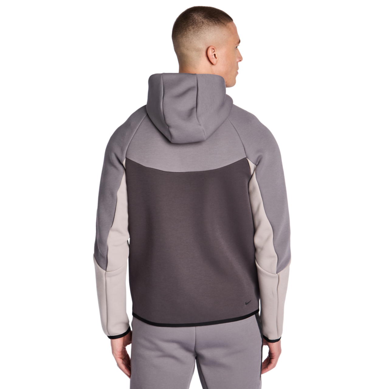 Nike Tech Fleece Image 4 sur 6. Appuyez pour ouvrir la galerie de photos.