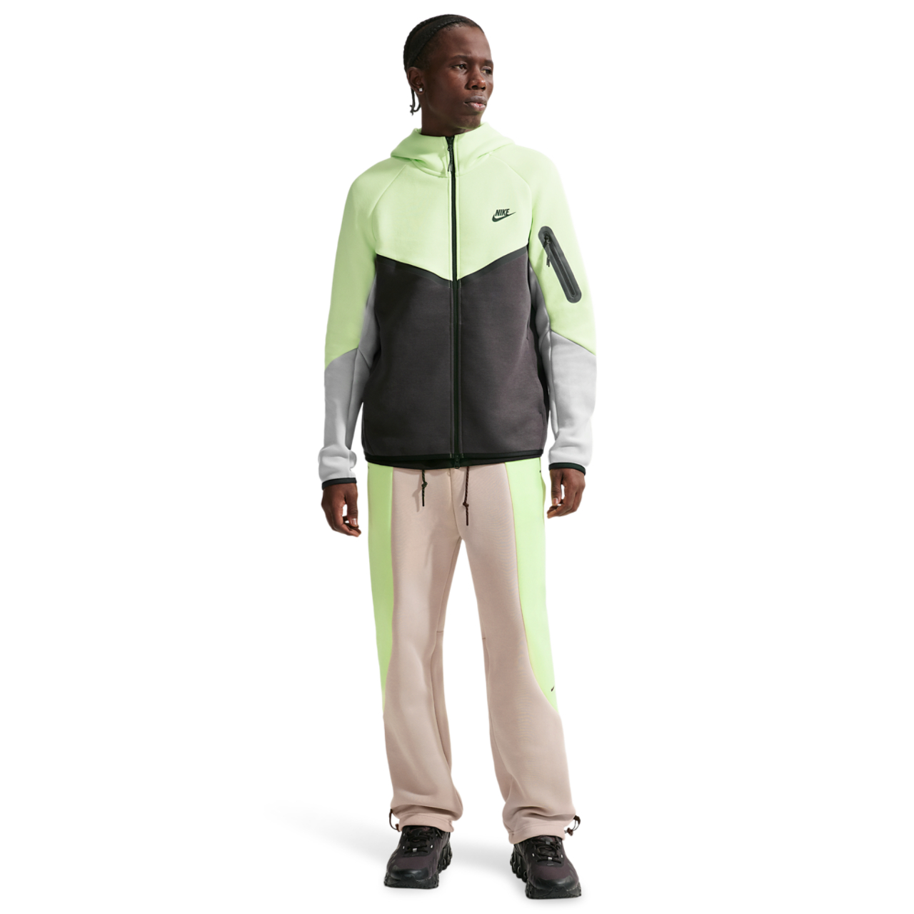 Nike Tech Fleece Immagine 4 di 5. Tocca per aprire la galleria fotografica.