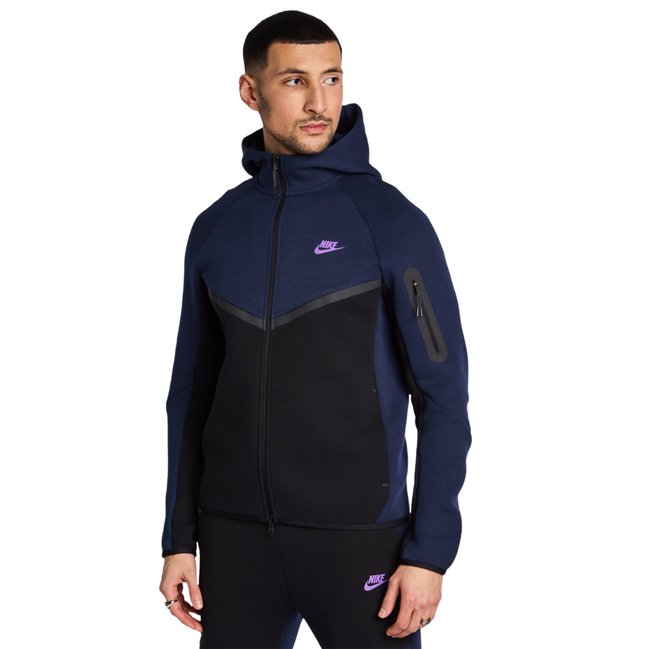 Nike Tech Fleece Immagine 1 di 8. Tocca per aprire la galleria fotografica.
