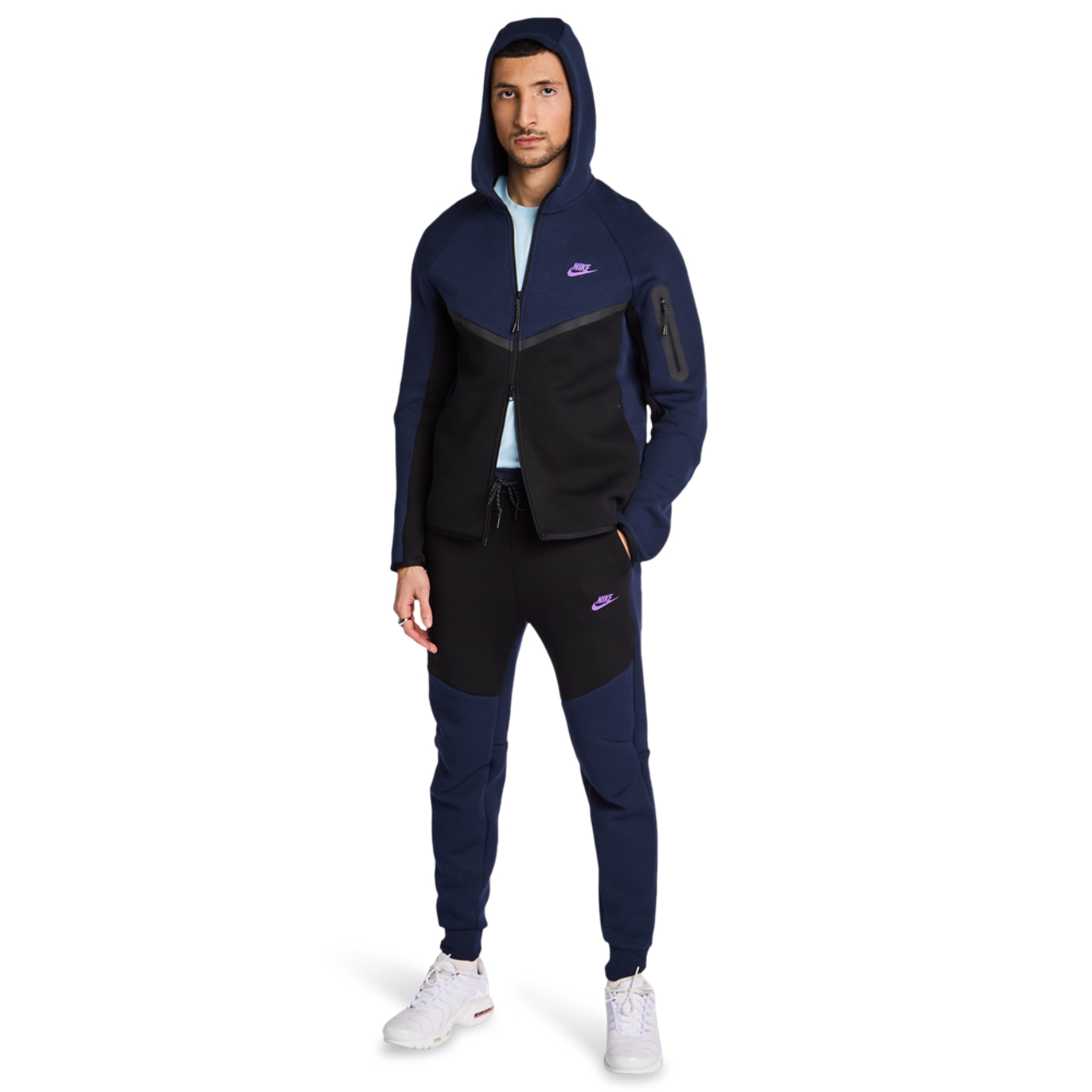 Nike Tech Fleece Immagine 2 di 8. Tocca per aprire la galleria fotografica.