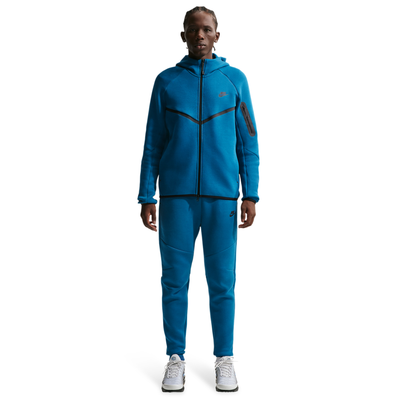 Nike Tech Fleece Image 4 of 5. Tap to open photo gallery.