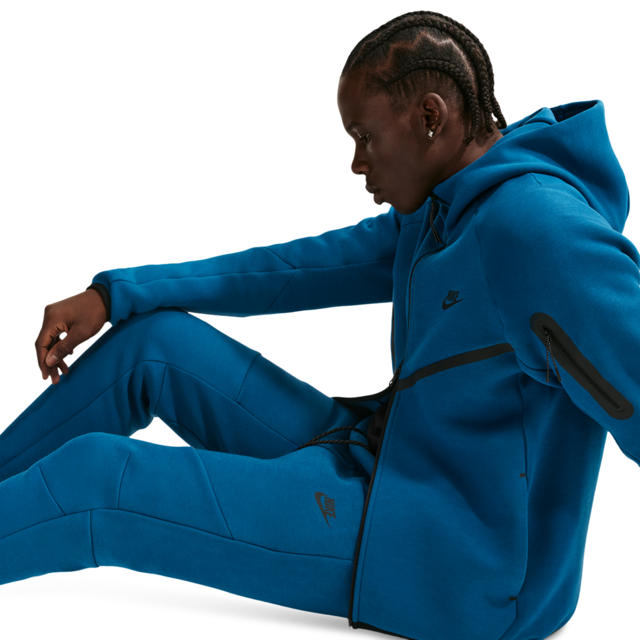 Nike Tech Fleece Image 3 of 5. Tap to open photo gallery.