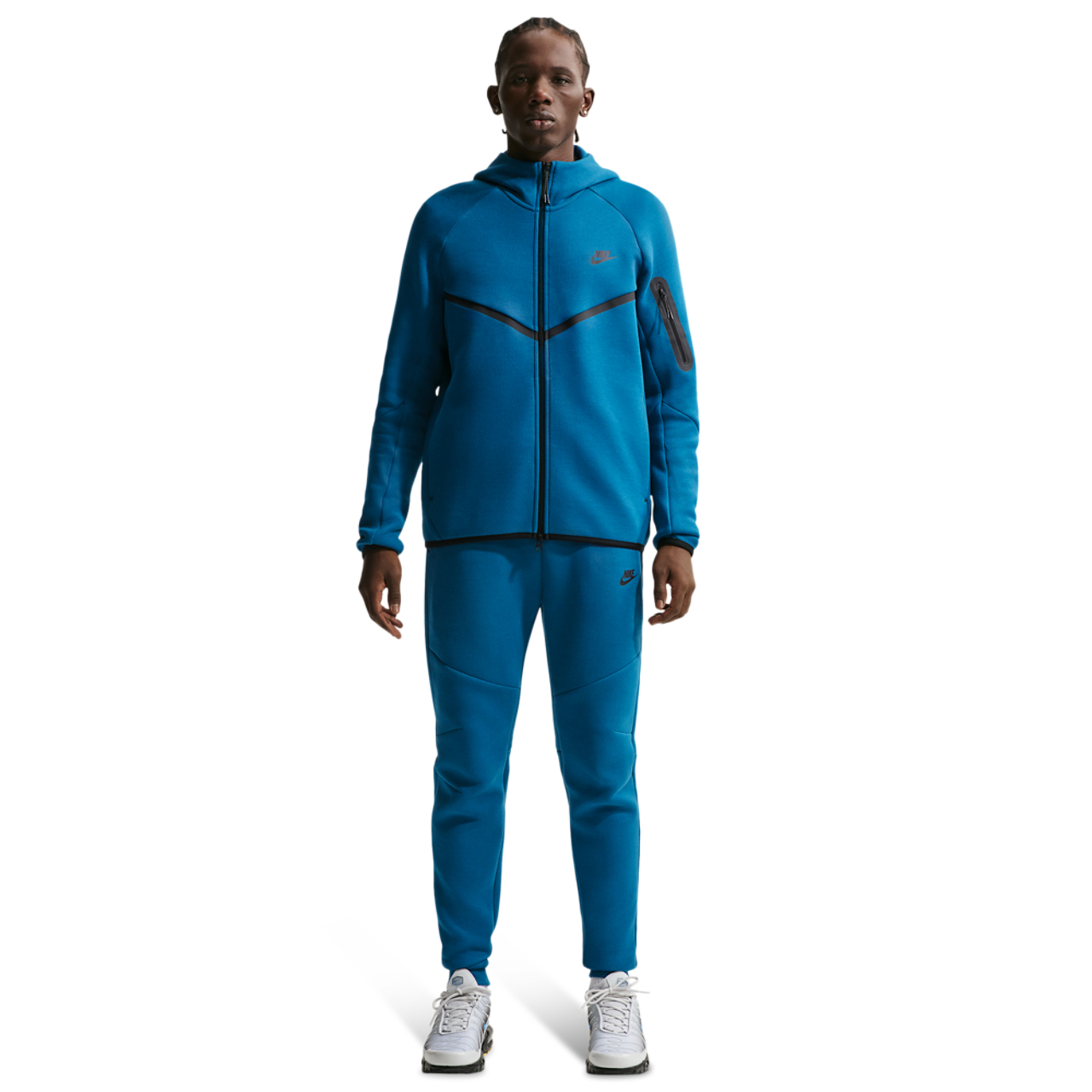 Nike Tech Fleece Image 4 of 5. Tap to open photo gallery.