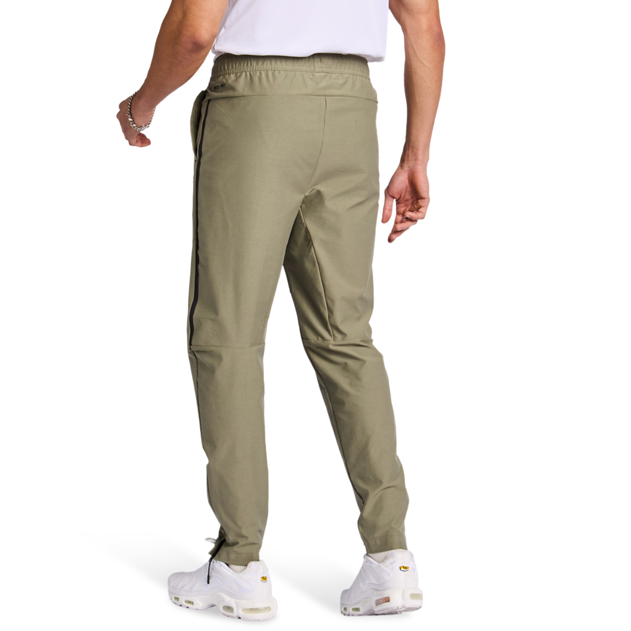 Nike Tech Shori Image 4 of 7. Tap to open photo gallery.