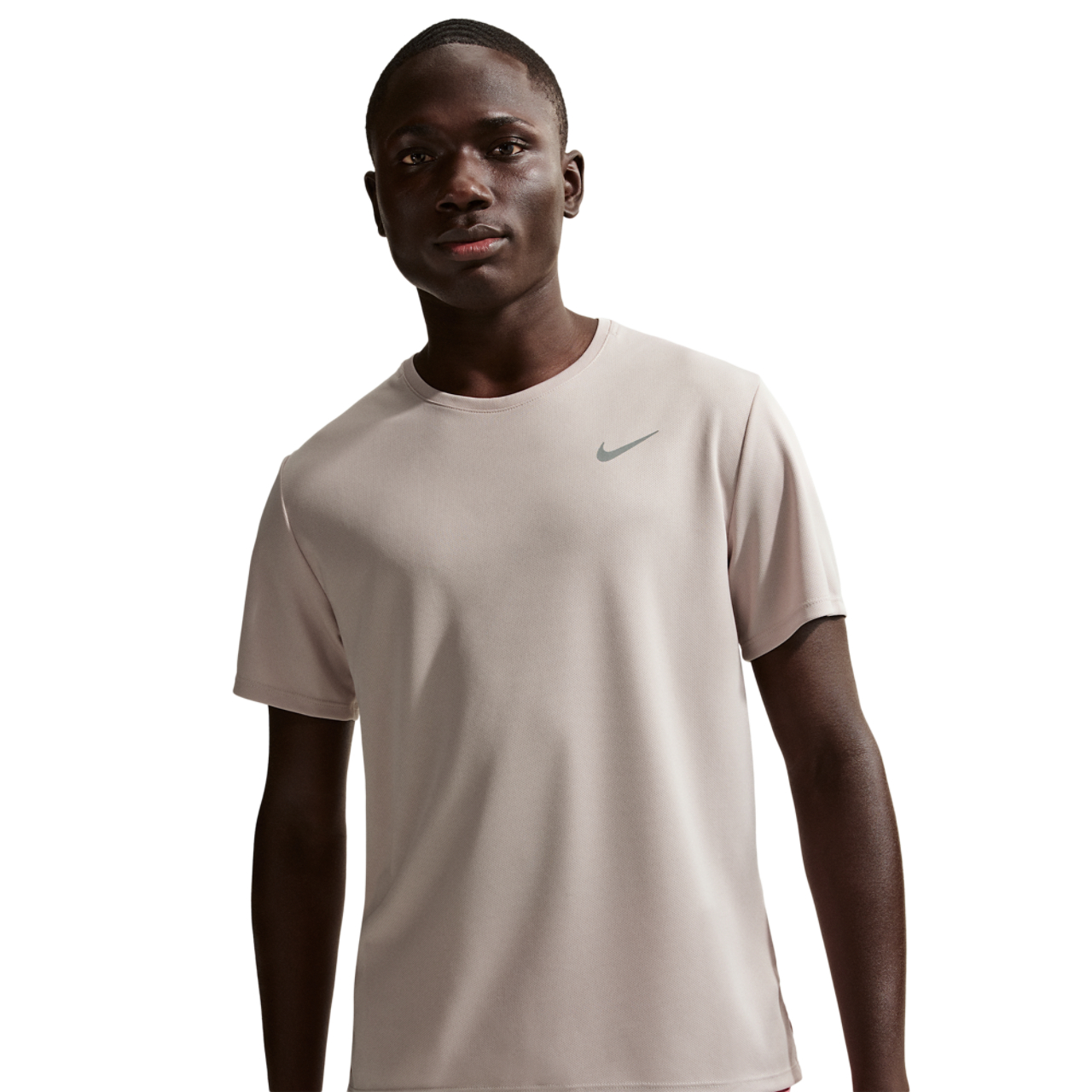 Nike Miler Bild 1 von 5. Antippen, um die Fotogalerie zu öffnen.