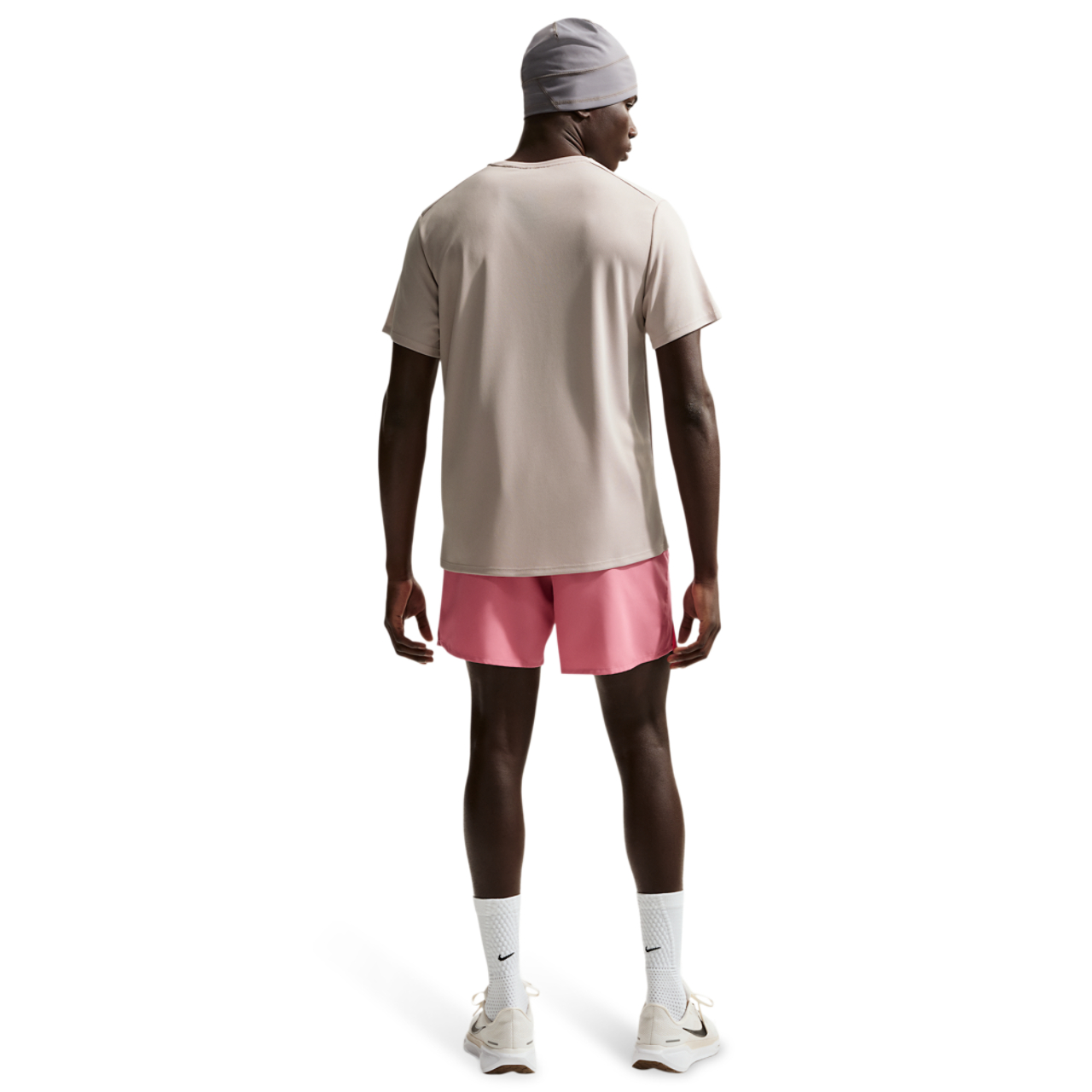 Nike Miler Bild 5 von 5. Antippen, um die Fotogalerie zu öffnen.