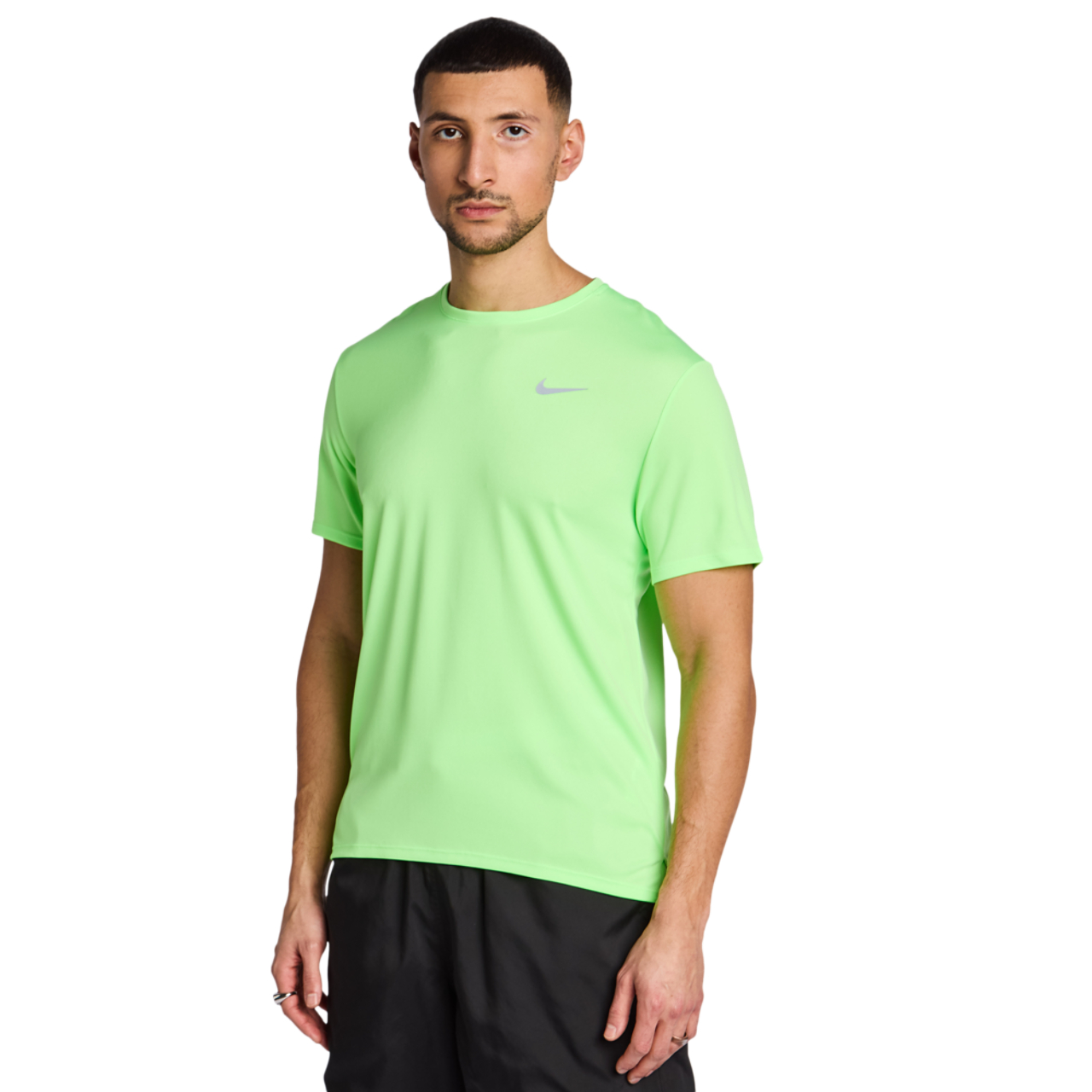 Nike Miler Bild 1 von 5. Antippen, um die Fotogalerie zu öffnen.