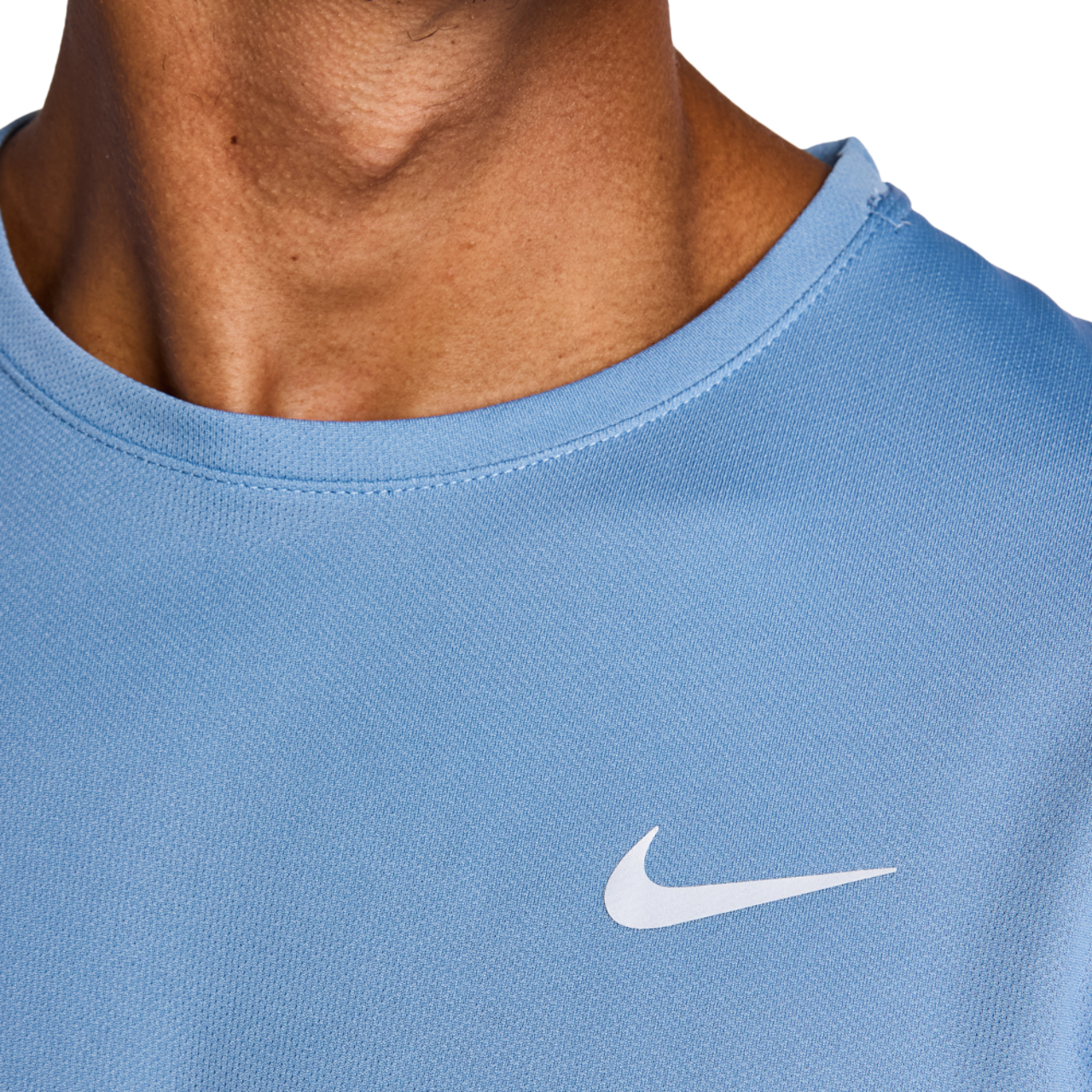 Nike Miler Bild 6 von 6. Antippen, um die Fotogalerie zu öffnen.