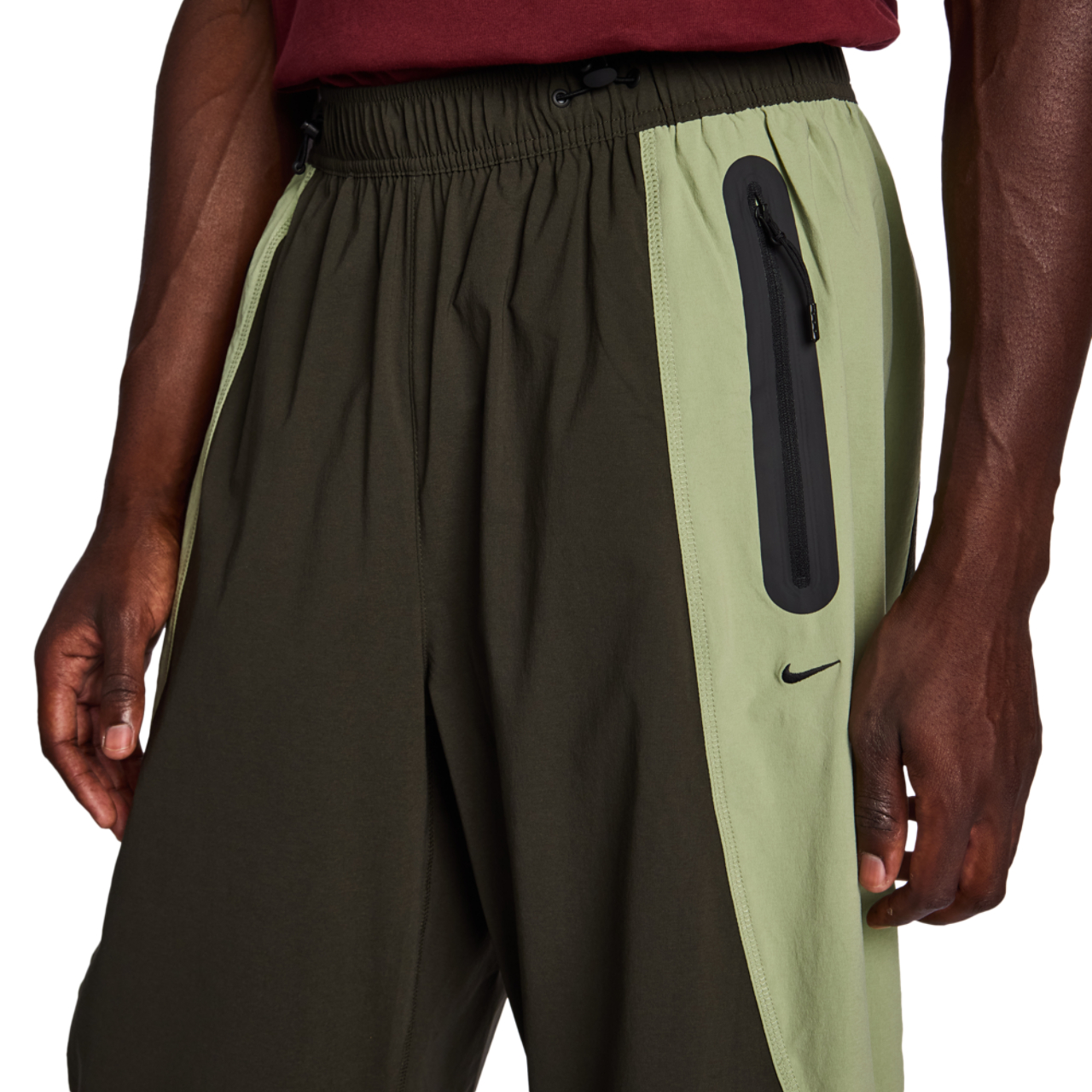 Nike Tech Woven Image 6 sur 7. Appuyez pour ouvrir la galerie de photos.