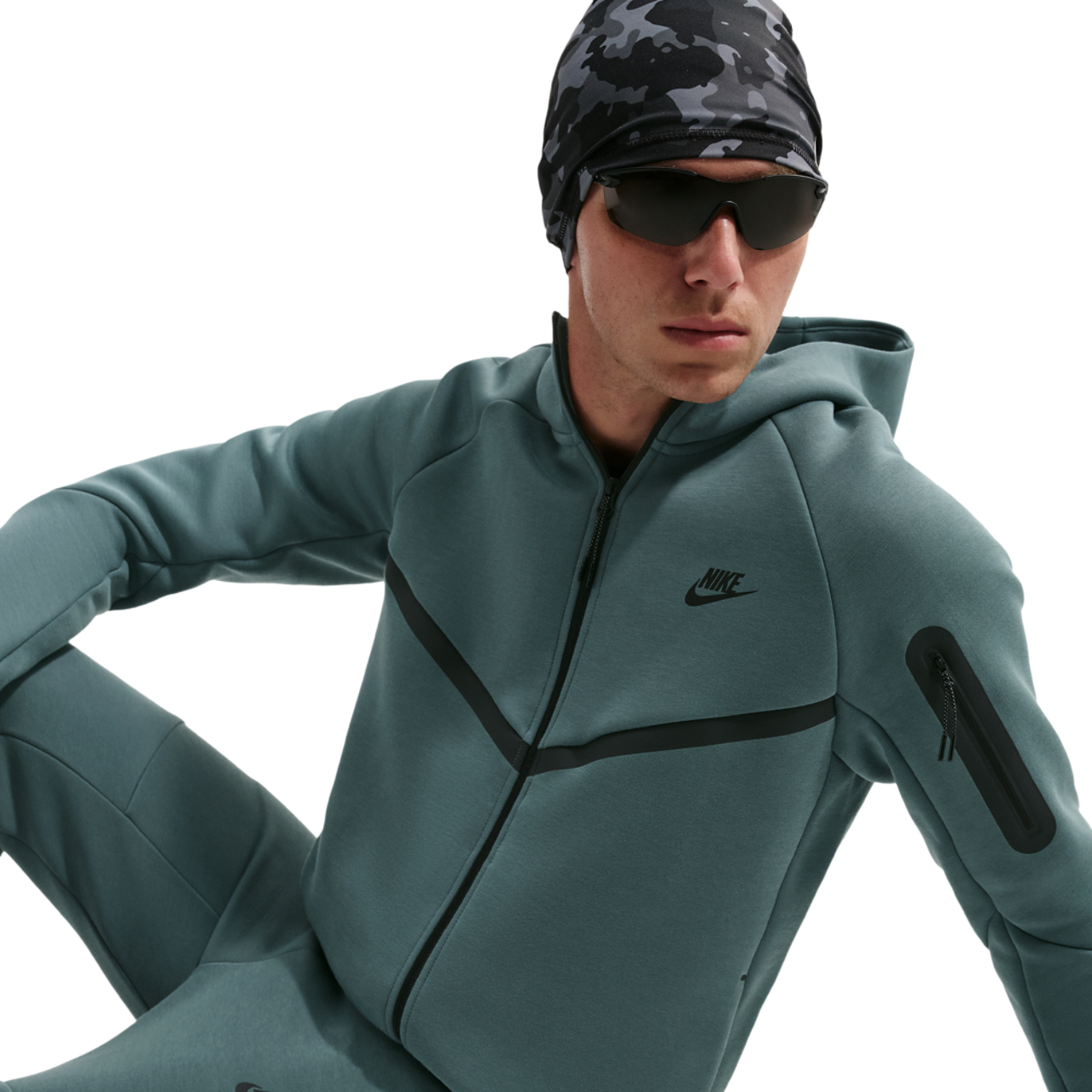 Nike Tech Fleece Image 4 sur 4. Appuyez pour ouvrir la galerie de photos.