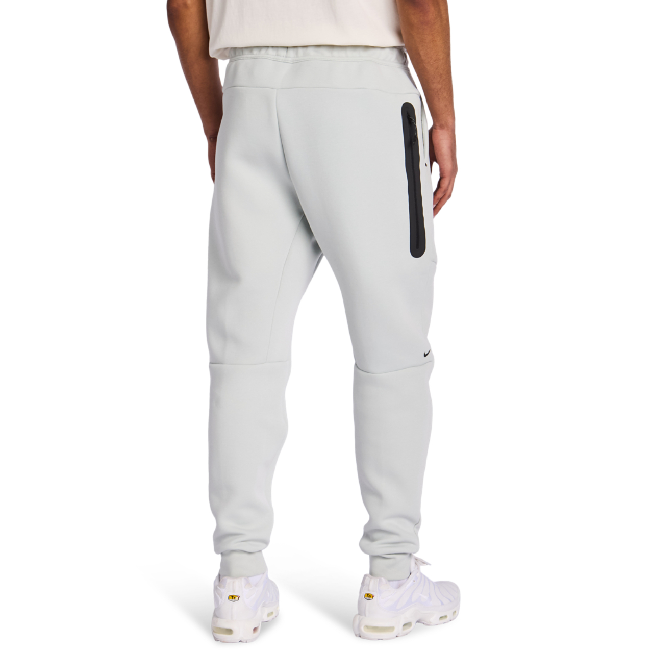 Nike Tech Fleece Image 4 of 5. Tap to open photo gallery.