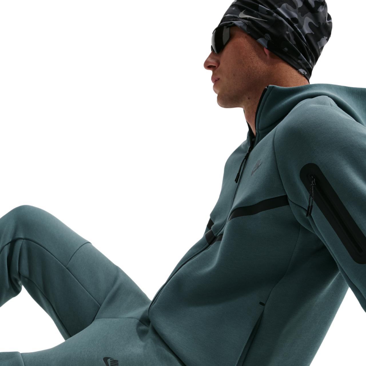 Nike Tech Fleece Image 3 of 4. Tap to open photo gallery.
