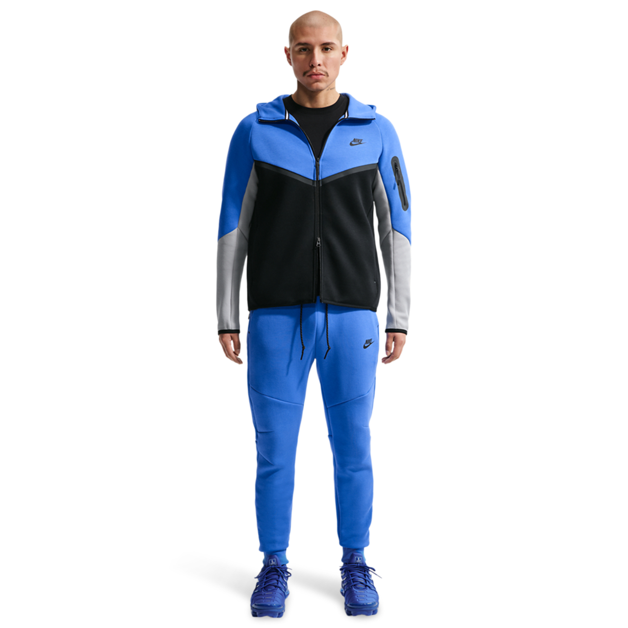 Nike Tech Fleece Image 2 of 4. Tap to open photo gallery.