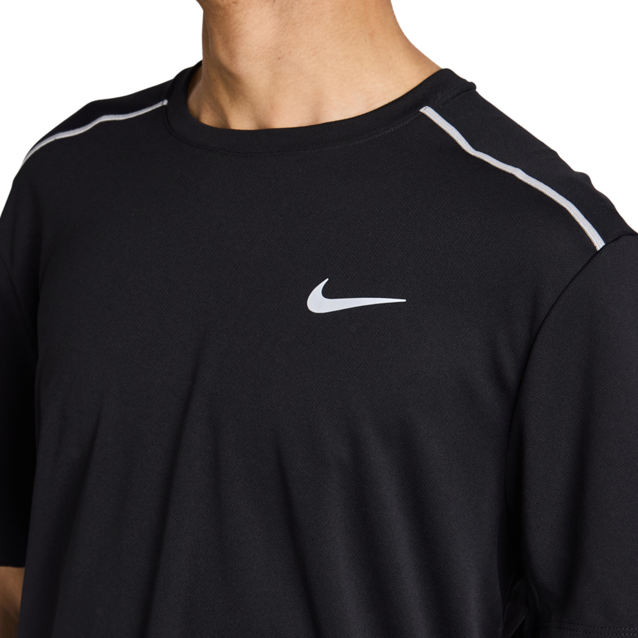 Nike Miler Bild 5 von 5. Antippen, um die Fotogalerie zu öffnen.
