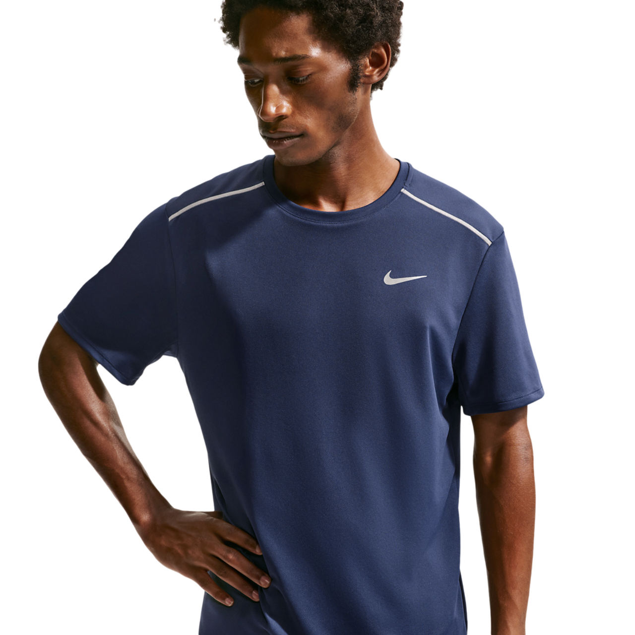 Nike Miler Bild 1 von 4. Antippen, um die Fotogalerie zu öffnen.