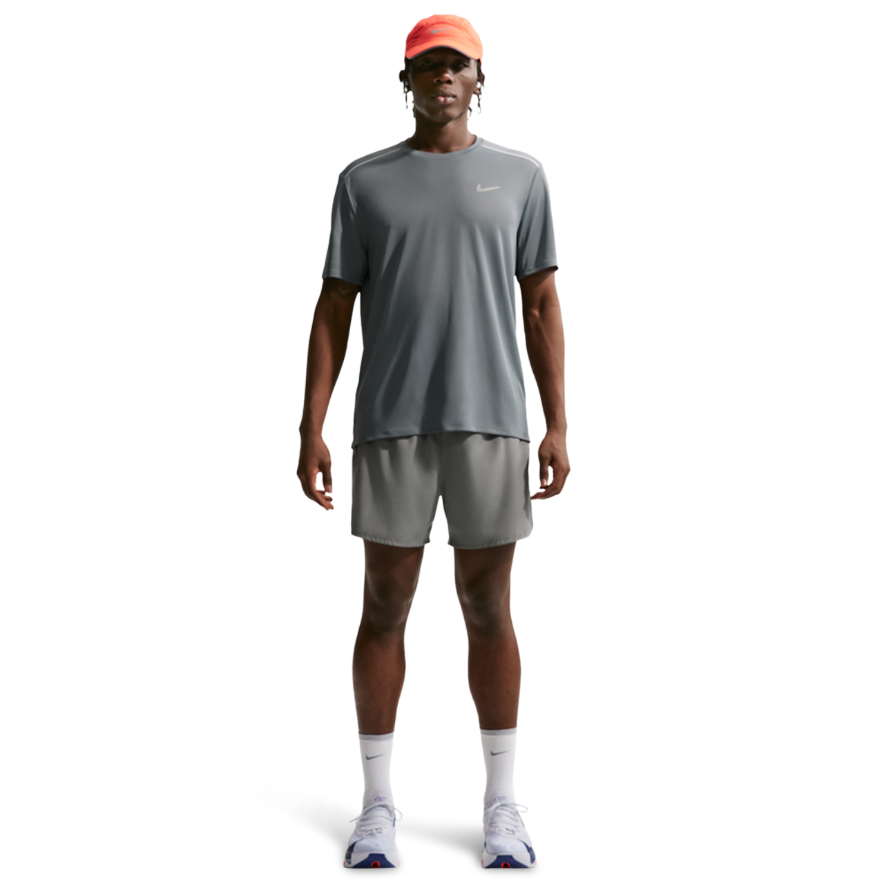 Nike Miler Bild 2 von 3. Antippen, um die Fotogalerie zu öffnen.