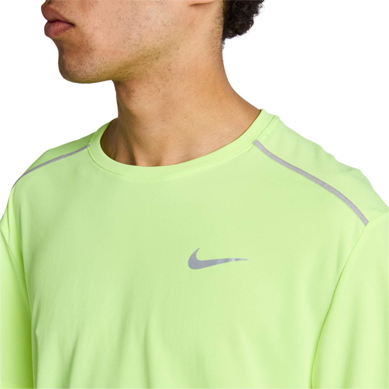 Nike Miler Afbeelding 5 van 5. Tik om de fotogalerij te openen..