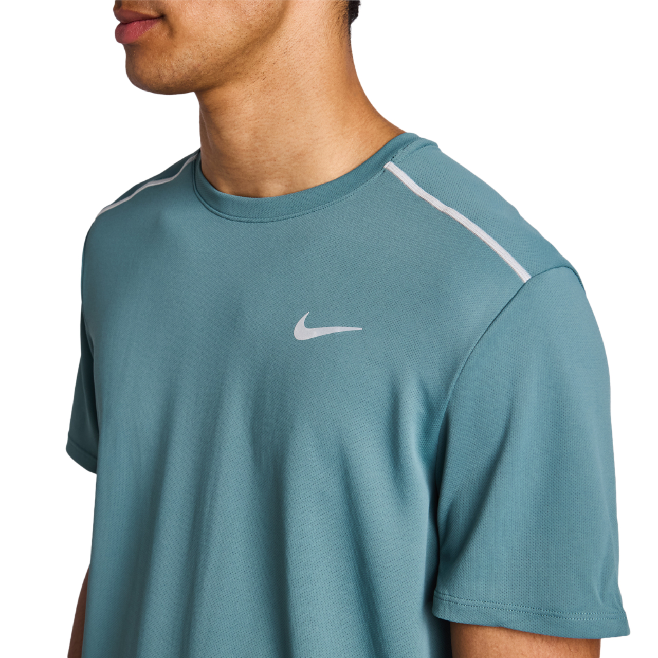 Nike Miler Bild 5 von 5. Antippen, um die Fotogalerie zu öffnen.
