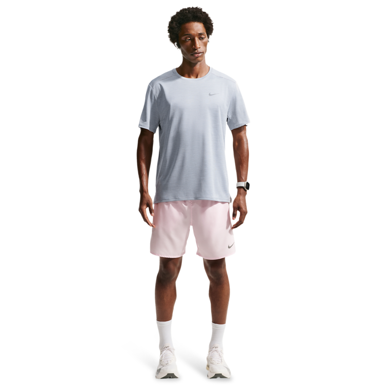 Nike Miler Bild 3 von 4. Antippen, um die Fotogalerie zu öffnen.