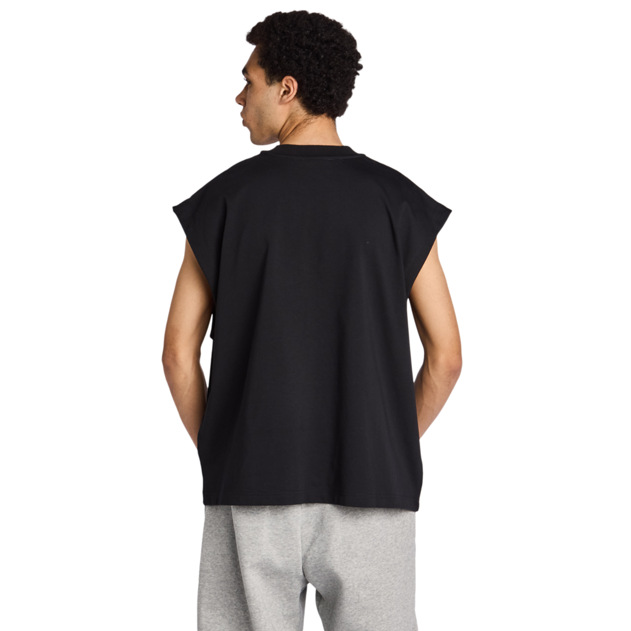 Nike Standard Issue Bild 4 von 5. Antippen, um die Fotogalerie zu öffnen.