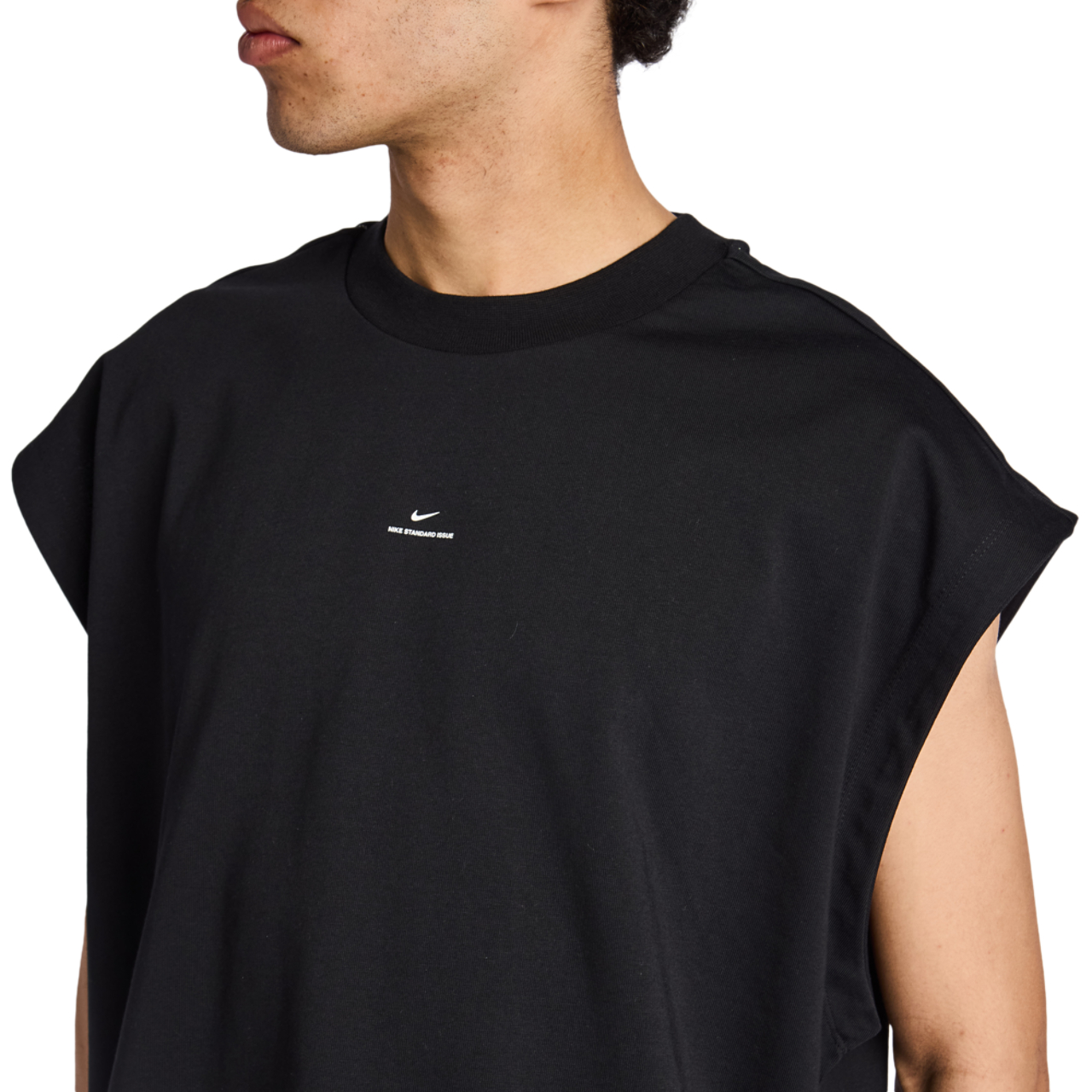Nike Standard Issue Bild 5 von 5. Antippen, um die Fotogalerie zu öffnen.