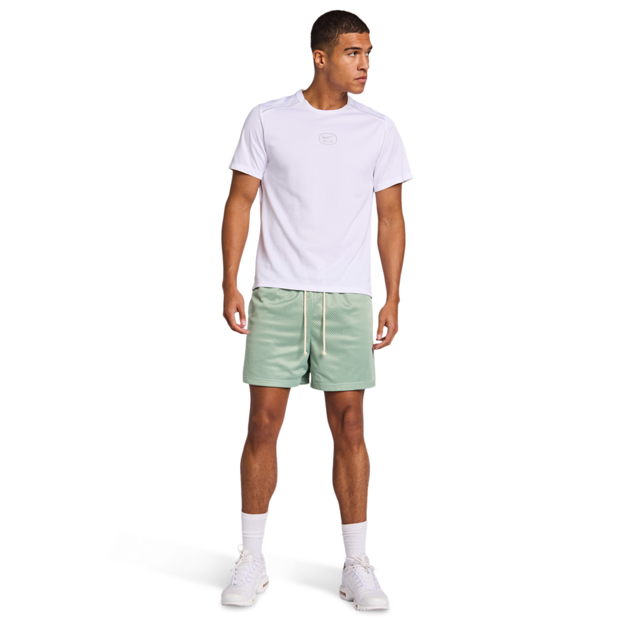 Nike Standard Issue Image 2 sur 5. Appuyez pour ouvrir la galerie de photos.