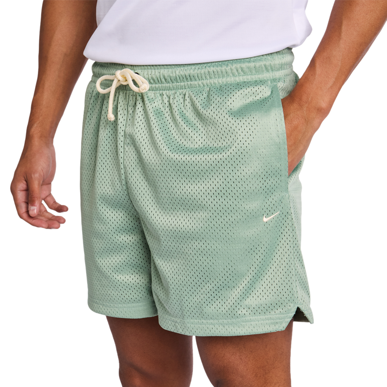 Nike Standard Issue Image 5 sur 5. Appuyez pour ouvrir la galerie de photos.