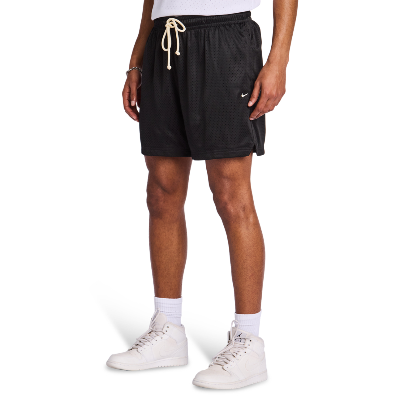 Nike Standard Issue Image 1 sur 5. Appuyez pour ouvrir la galerie de photos.