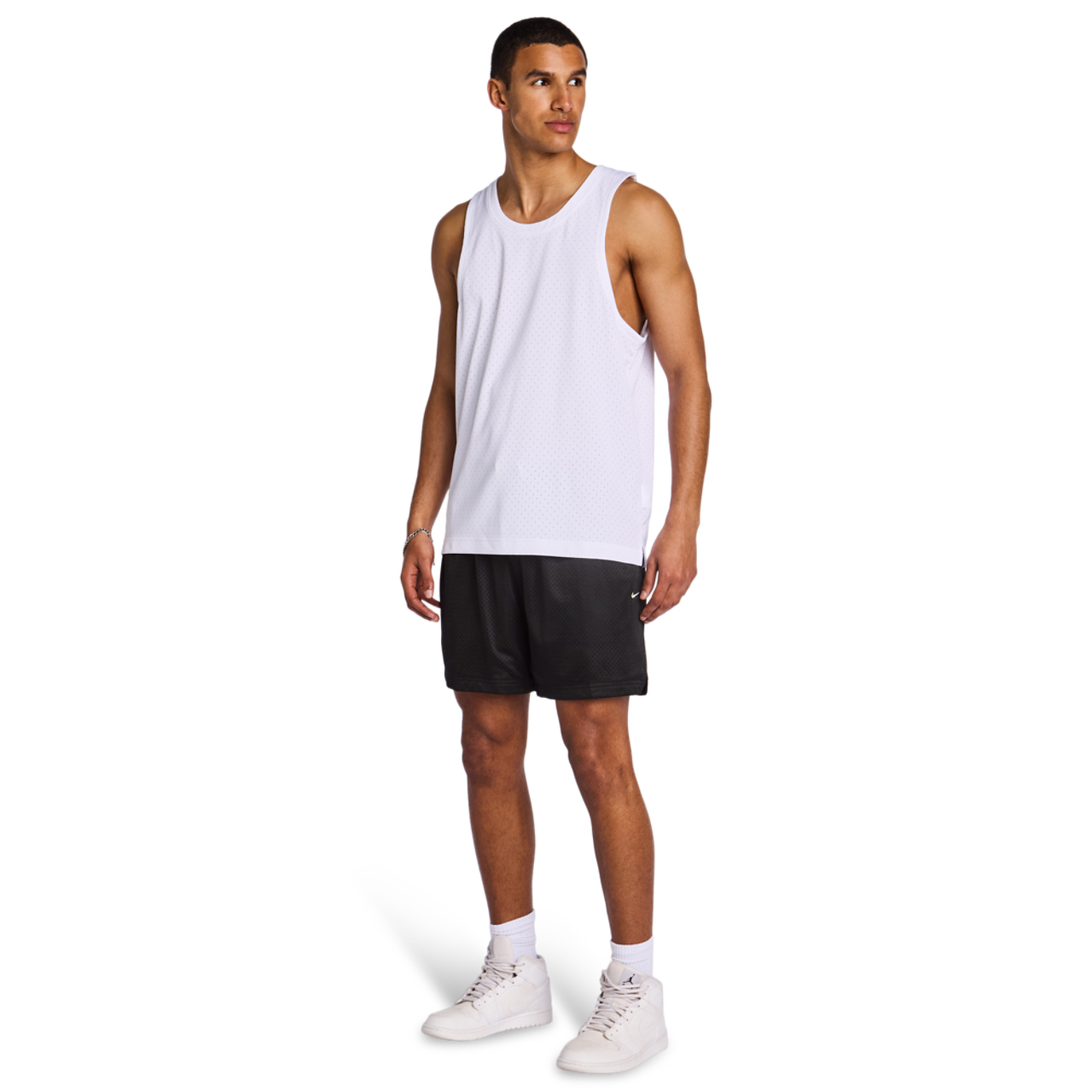 Nike Standard Issue Image 2 sur 5. Appuyez pour ouvrir la galerie de photos.