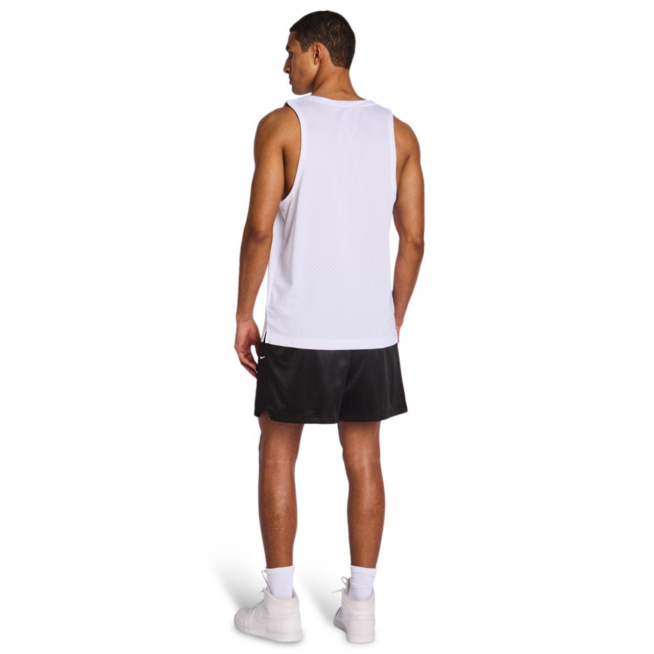 Nike Standard Issue Image 3 sur 5. Appuyez pour ouvrir la galerie de photos.