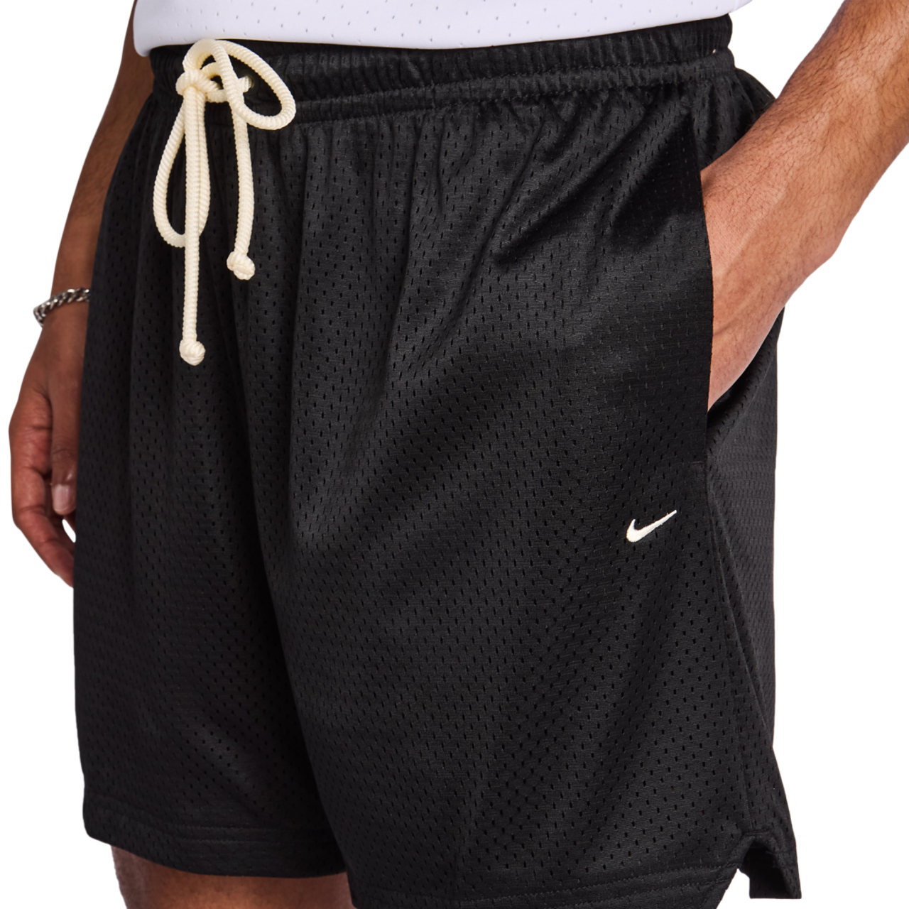 Nike Standard Issue Image 5 sur 5. Appuyez pour ouvrir la galerie de photos.