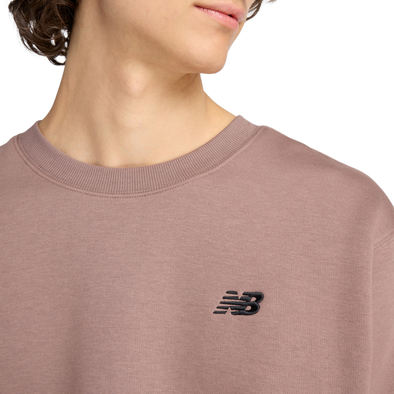 New Balance Linear Graphic Crew Image 4 sur 4. Appuyez pour ouvrir la galerie de photos.