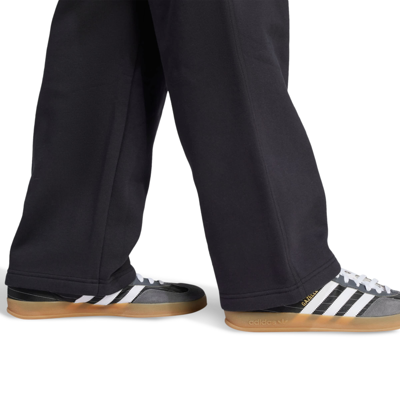 adidas Trefoil Essentials Open Hem Joggers Immagine 4 di 4. Tocca per aprire la galleria fotografica.