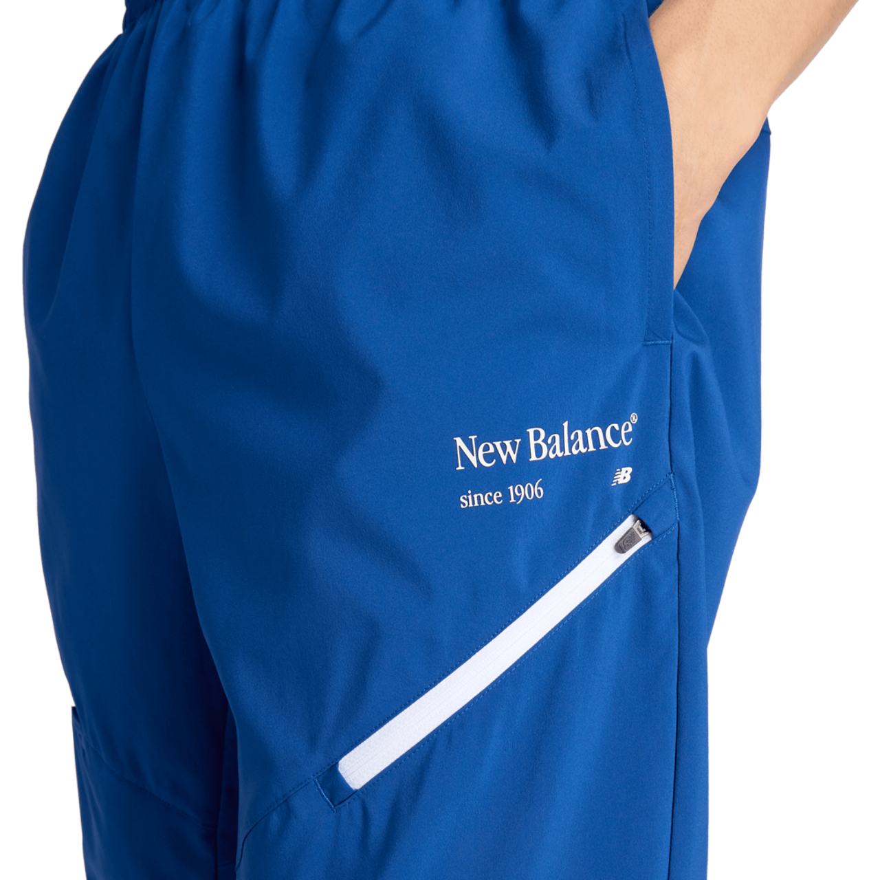New Balance Reimagined Woven Jogger Imagen 4 de 4. Toque para abrir la galería de fotos.