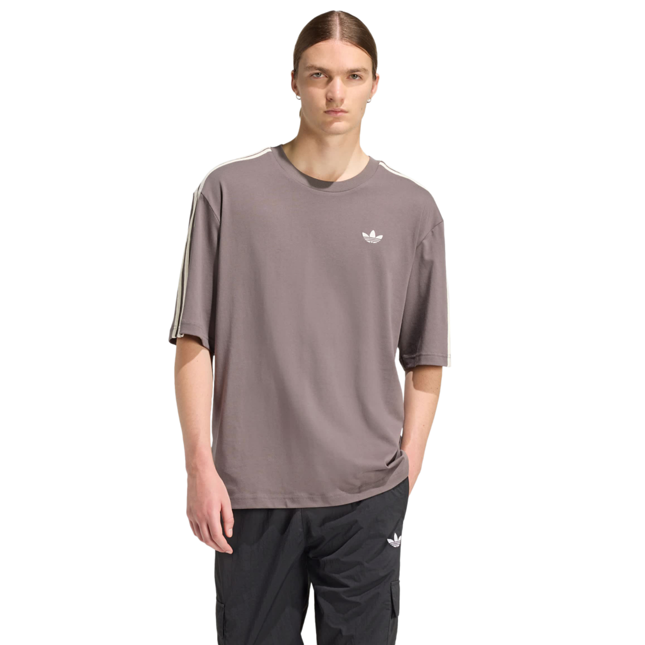 adidas Adicolor 3-Stripes Oversized T-shirt Imagen 1 de 5. Toque para abrir la galería de fotos.