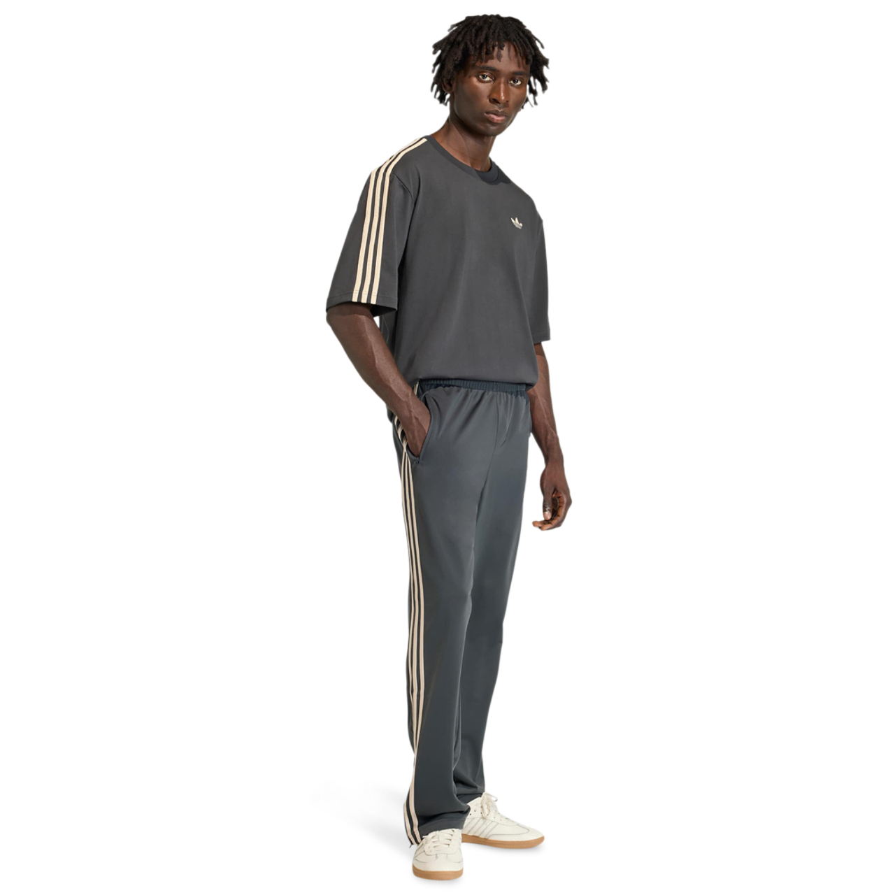adidas Firebird Tracksuit Bottoms Imagen 2 de 5. Toque para abrir la galería de fotos.