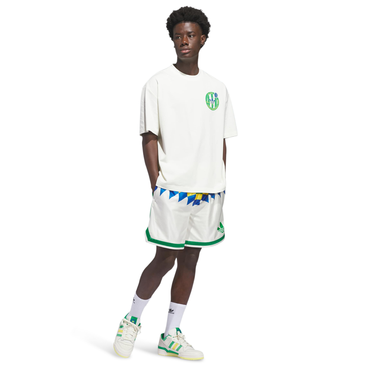 adidas Originals Basketball Crest T-shirt Afbeelding 2 van 5. Tik om de fotogalerij te openen..