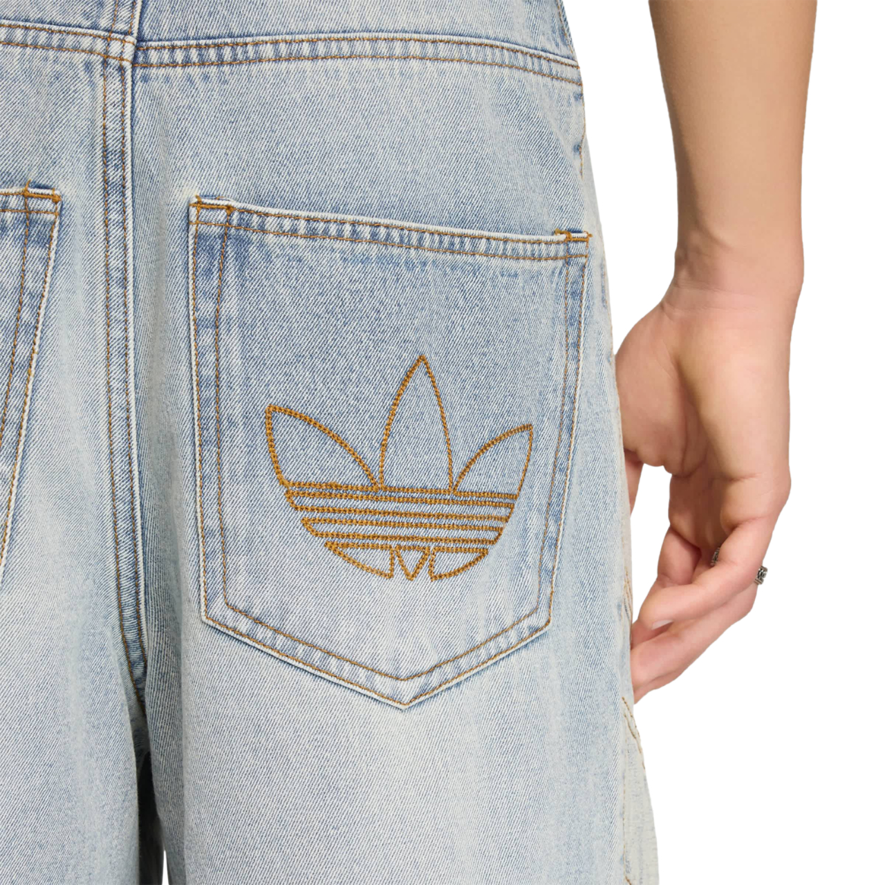 adidas Denim Shorts Immagine 4 di 5. Tocca per aprire la galleria fotografica.
