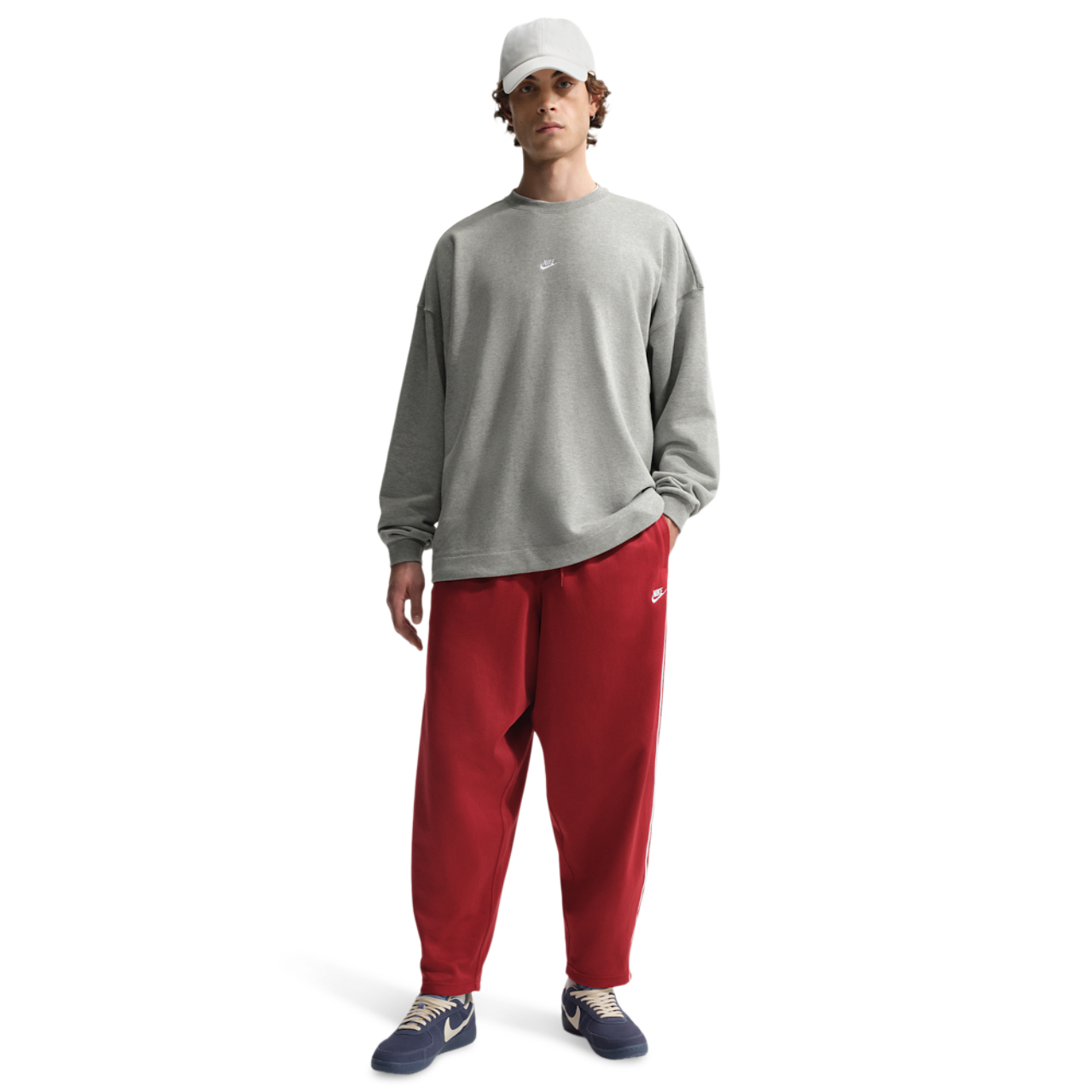 Nike Sportswear Club Oversized French Terry Crew Afbeelding 4 van 5. Tik om de fotogalerij te openen..