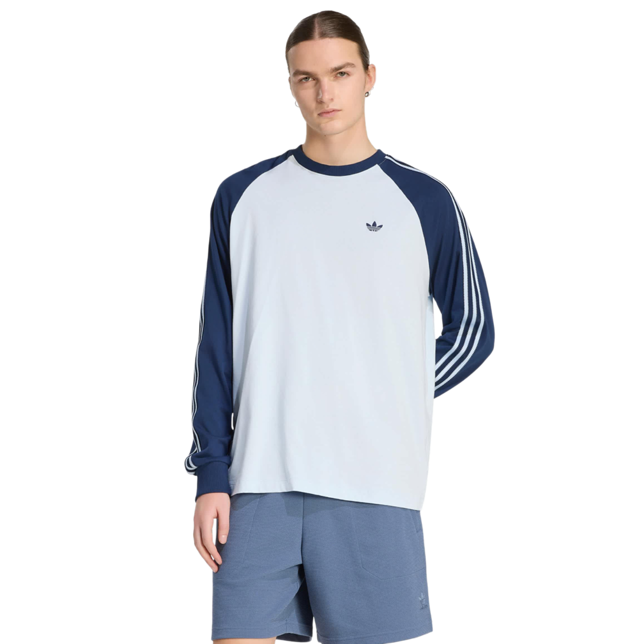 adidas Britcore Long Sleeve Cali T-shirt Afbeelding 1 van 4. Tik om de fotogalerij te openen..