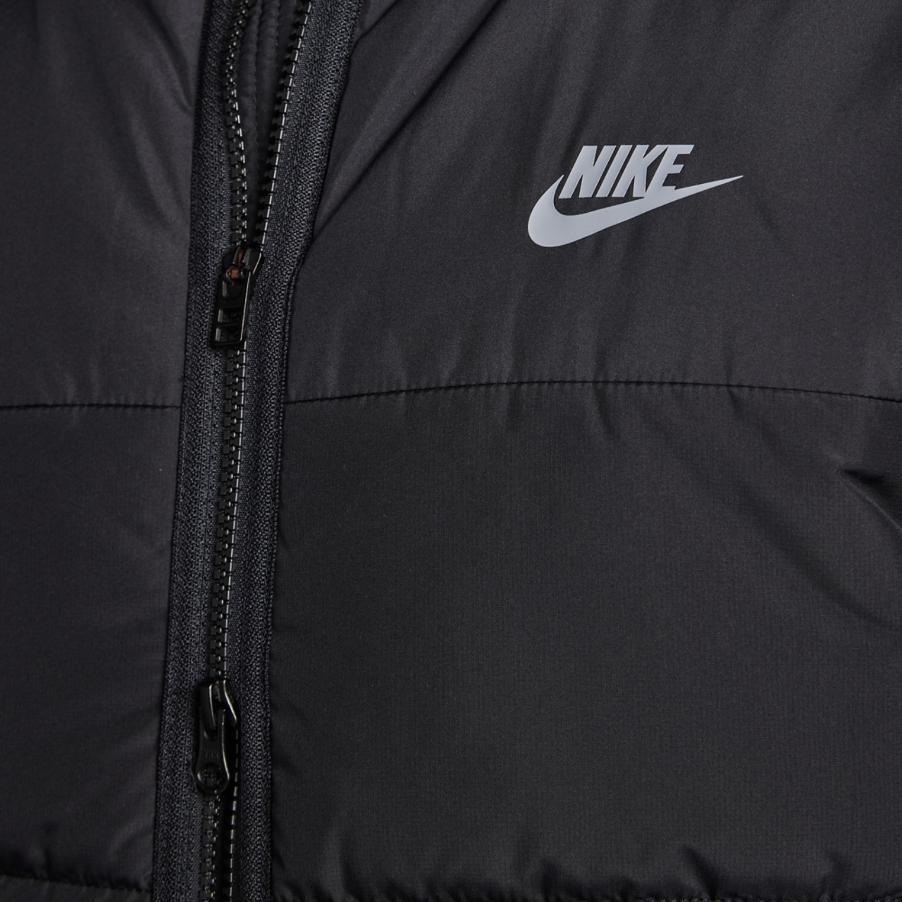 Nike Down Jacket Bild 5 von 5. Antippen, um die Fotogalerie zu öffnen.
