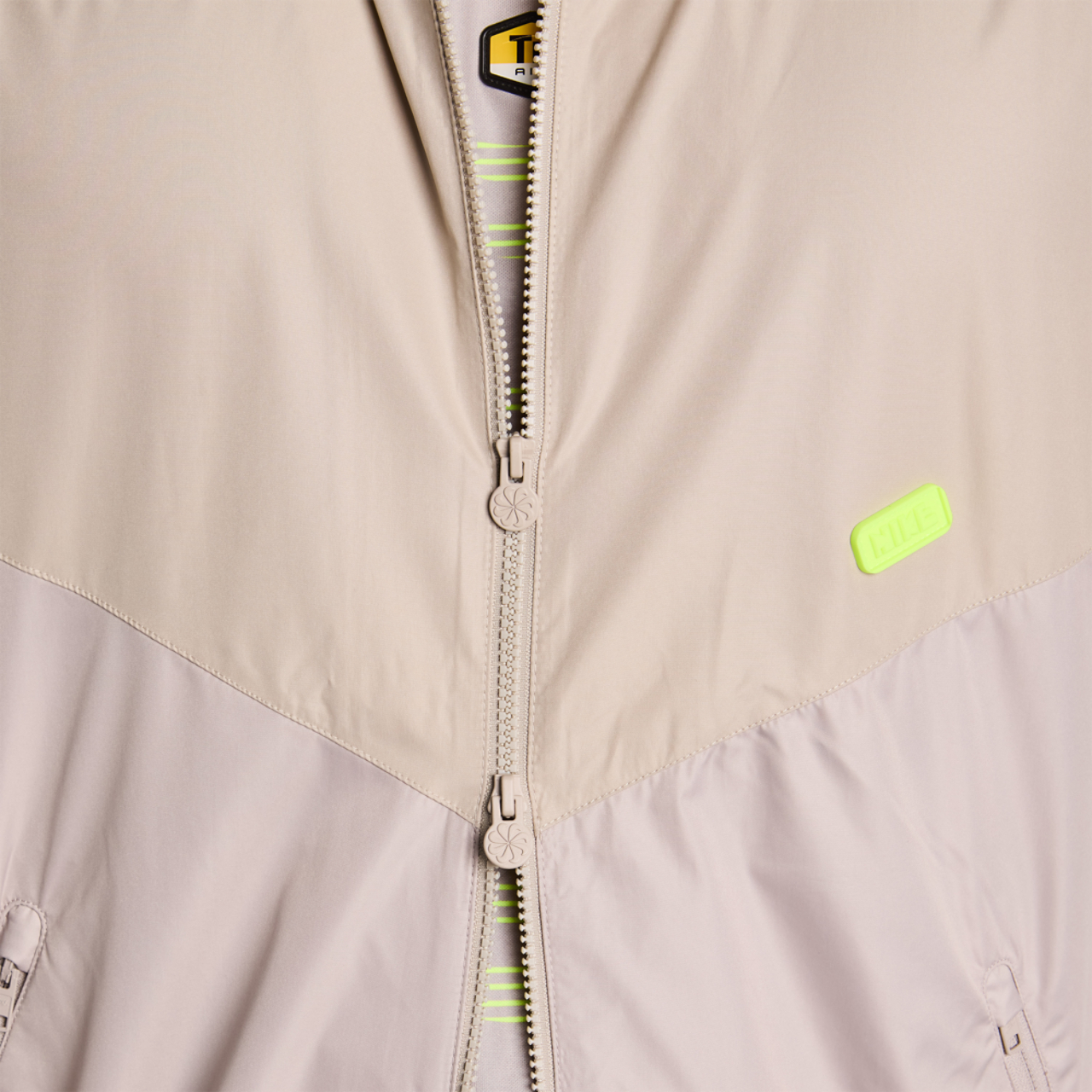 Nike Windrunner Afbeelding 8 van 8. Tik om de fotogalerij te openen..