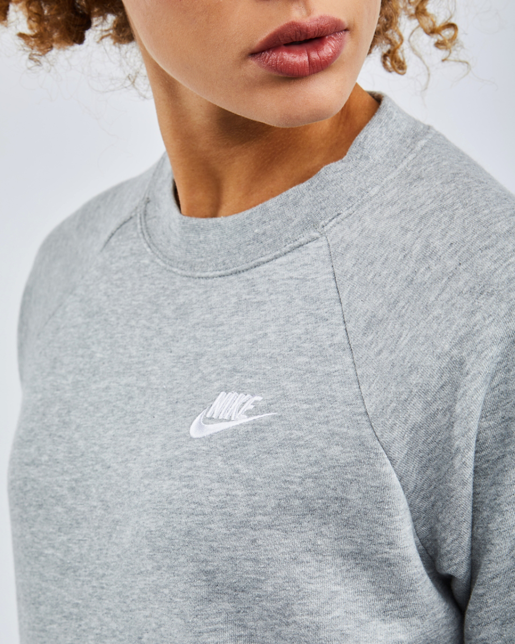 Nike Sportswear Essentials Afbeelding 4 van 4. Tik om de fotogalerij te openen..