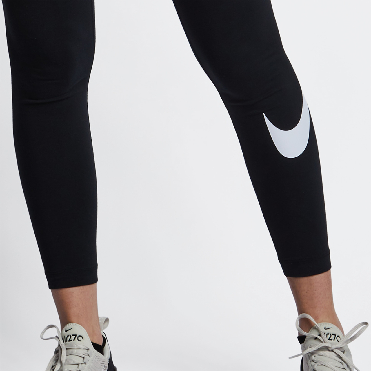 Nike Essential Swoosh Imagen 4 de 4. Toque para abrir la galería de fotos.