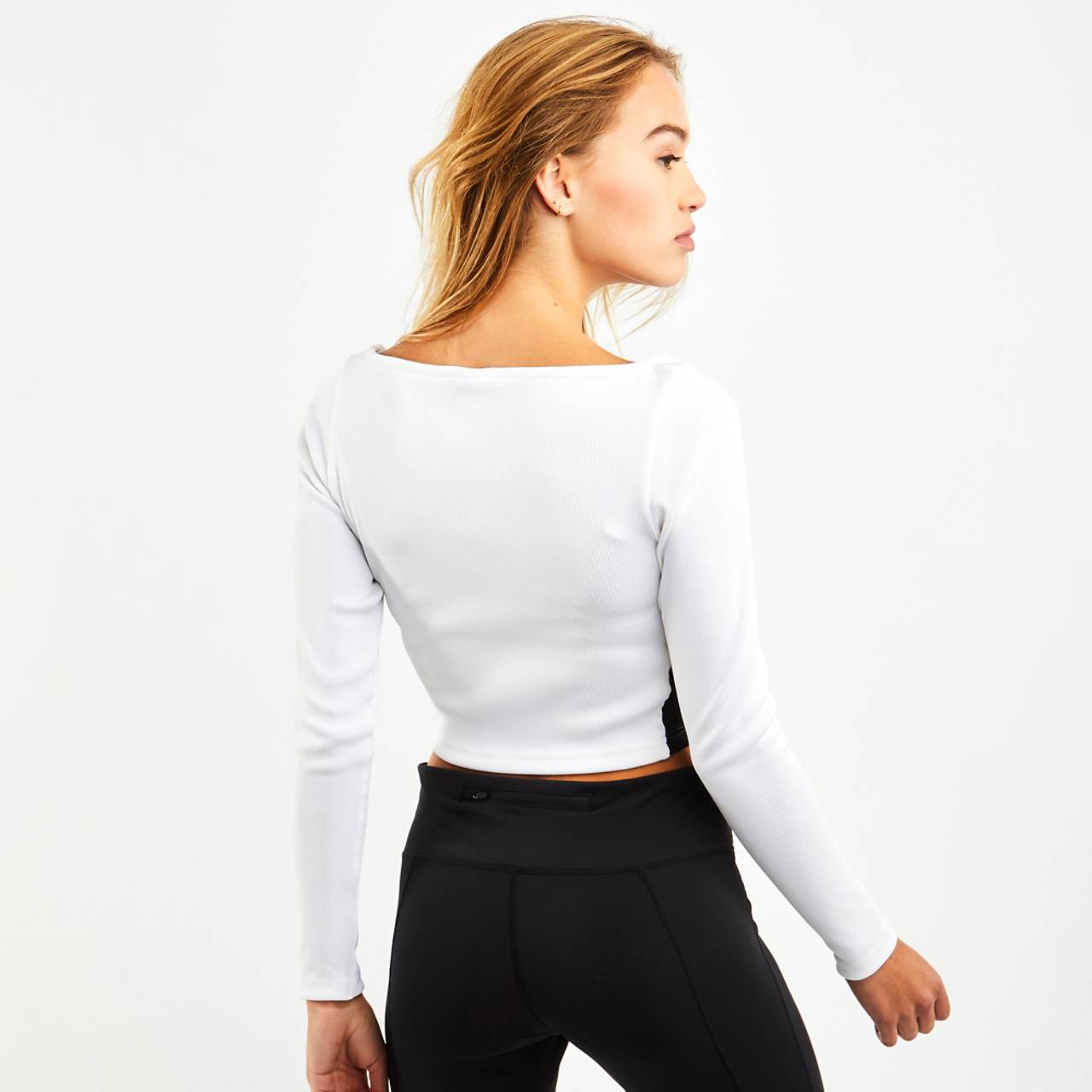Puma Classics Ribbed Long Sleeve Crop Afbeelding 3 van 4. Tik om de fotogalerij te openen..
