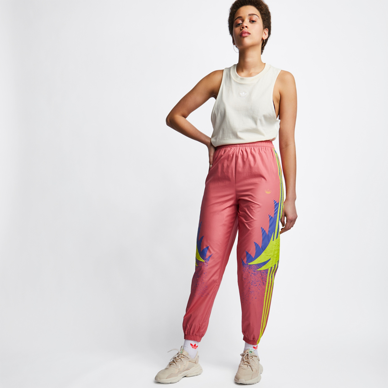 adidas Fakten Image 2 of 5. Tap to open photo gallery.