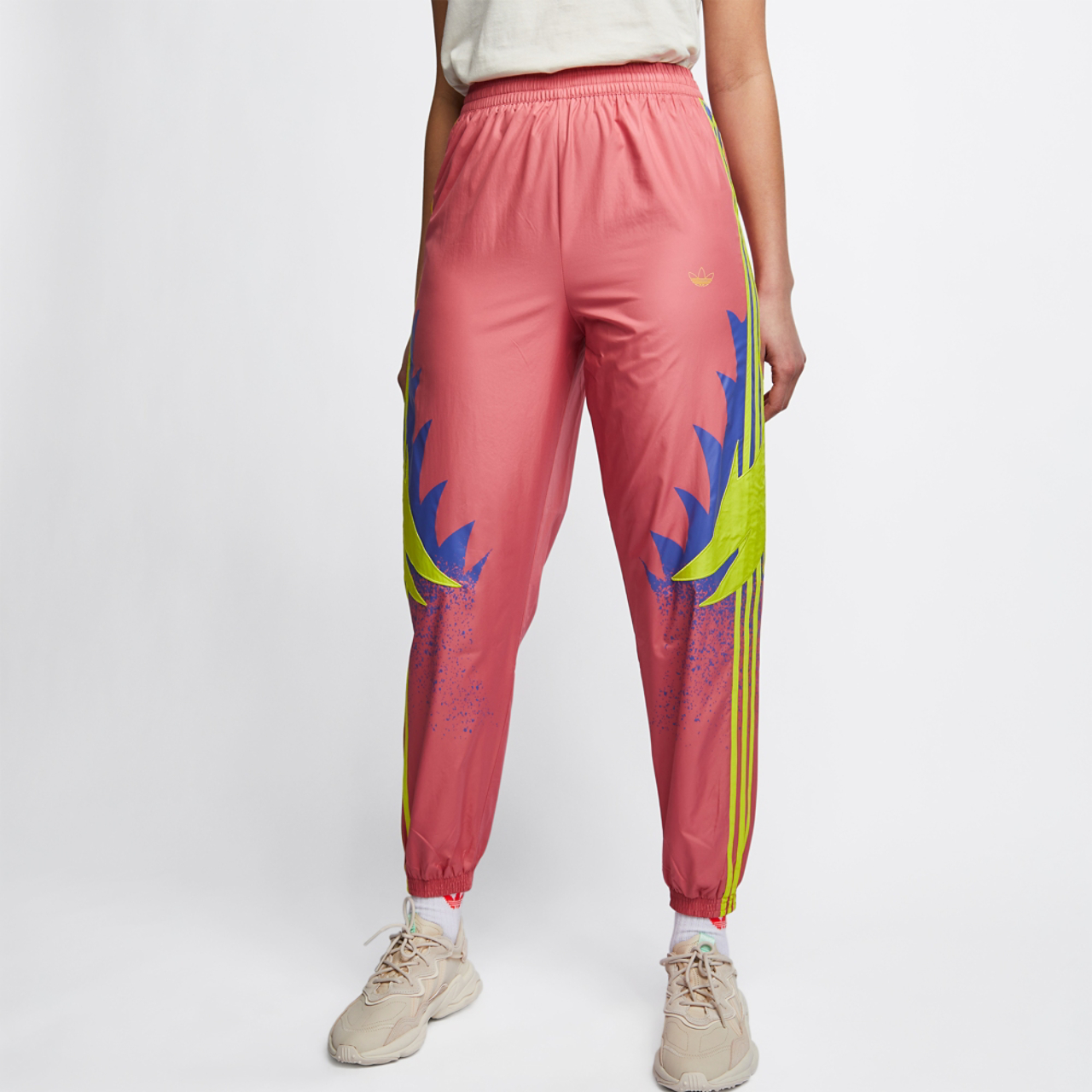 adidas Fakten Image 3 of 5. Tap to open photo gallery.
