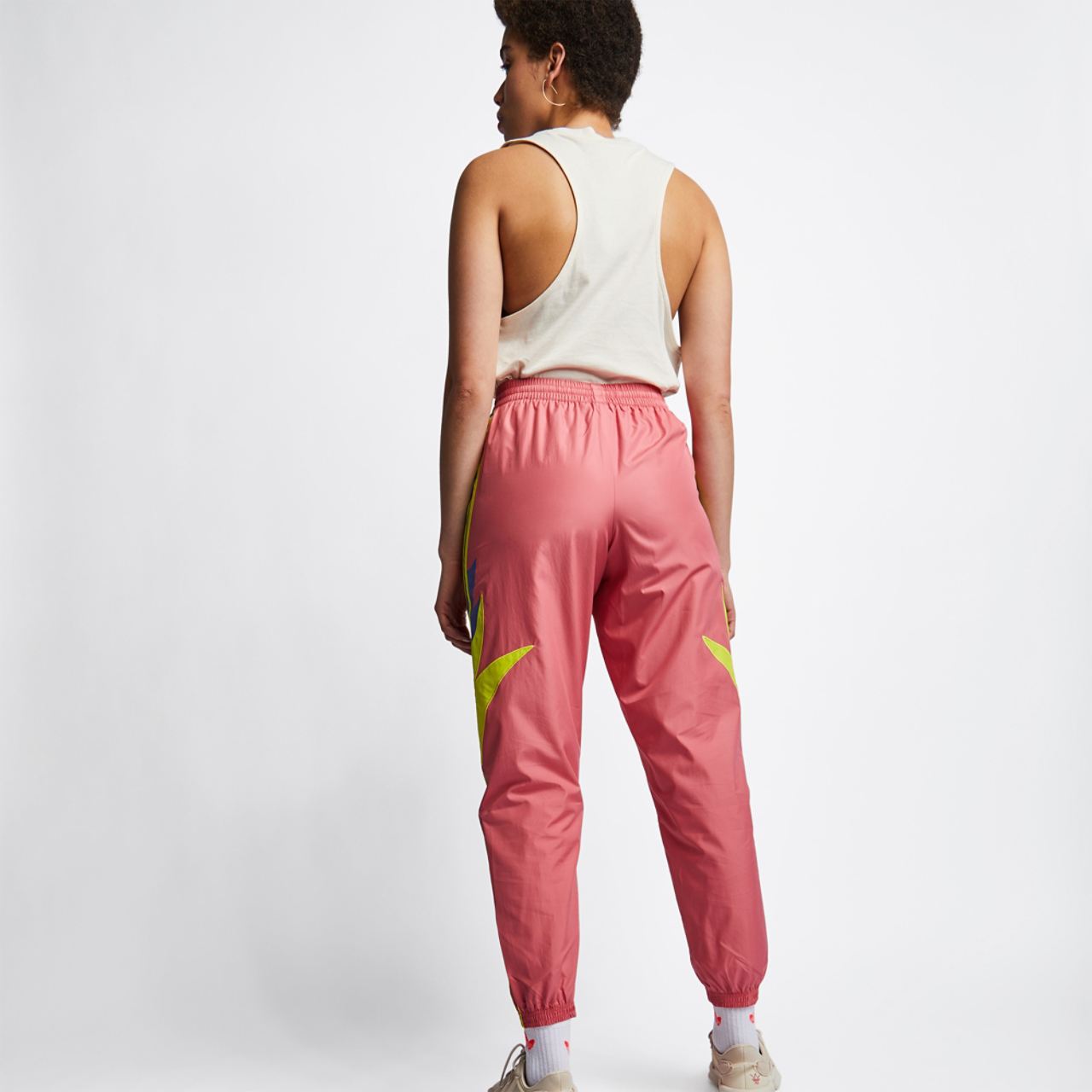 adidas Fakten Image 4 of 5. Tap to open photo gallery.
